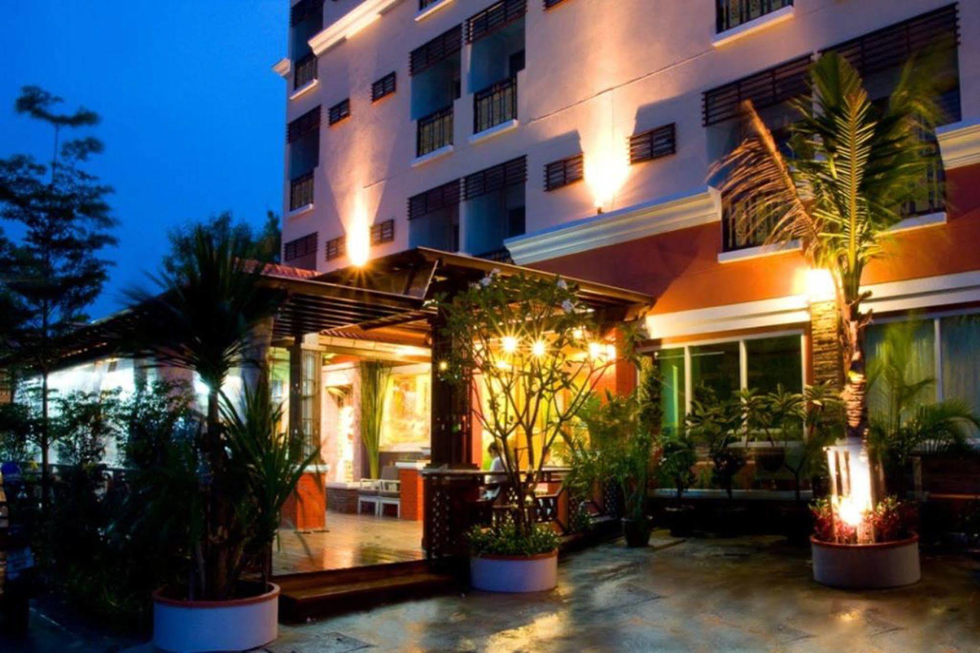 Oyo 280 Thai Garden Resort 曼谷 外观 照片