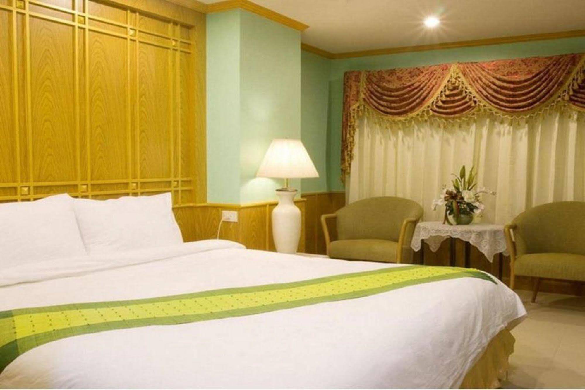 Oyo 280 Thai Garden Resort 曼谷 外观 照片