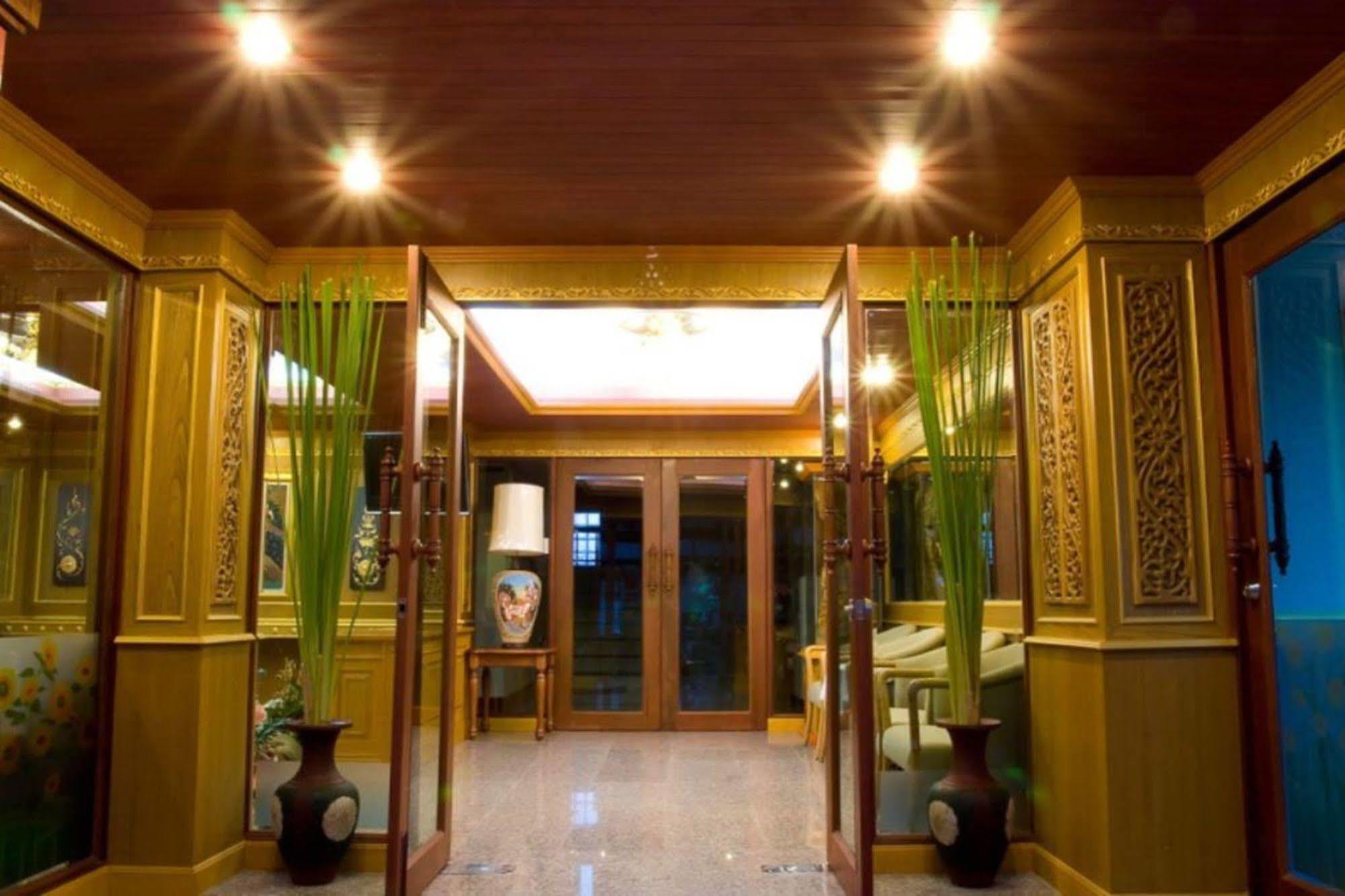 Oyo 280 Thai Garden Resort 曼谷 外观 照片
