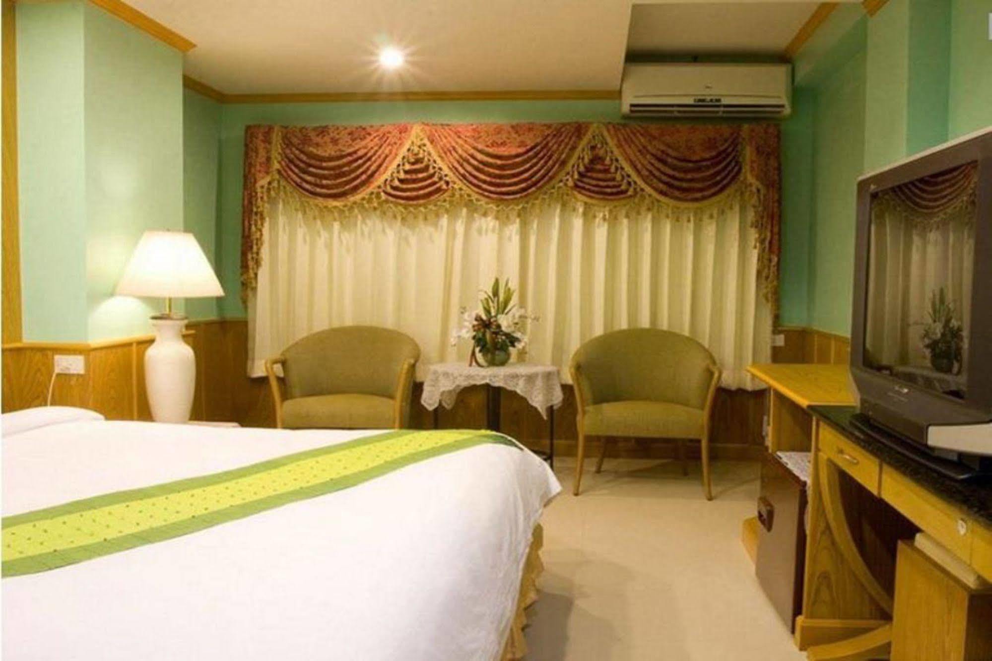 Oyo 280 Thai Garden Resort 曼谷 外观 照片